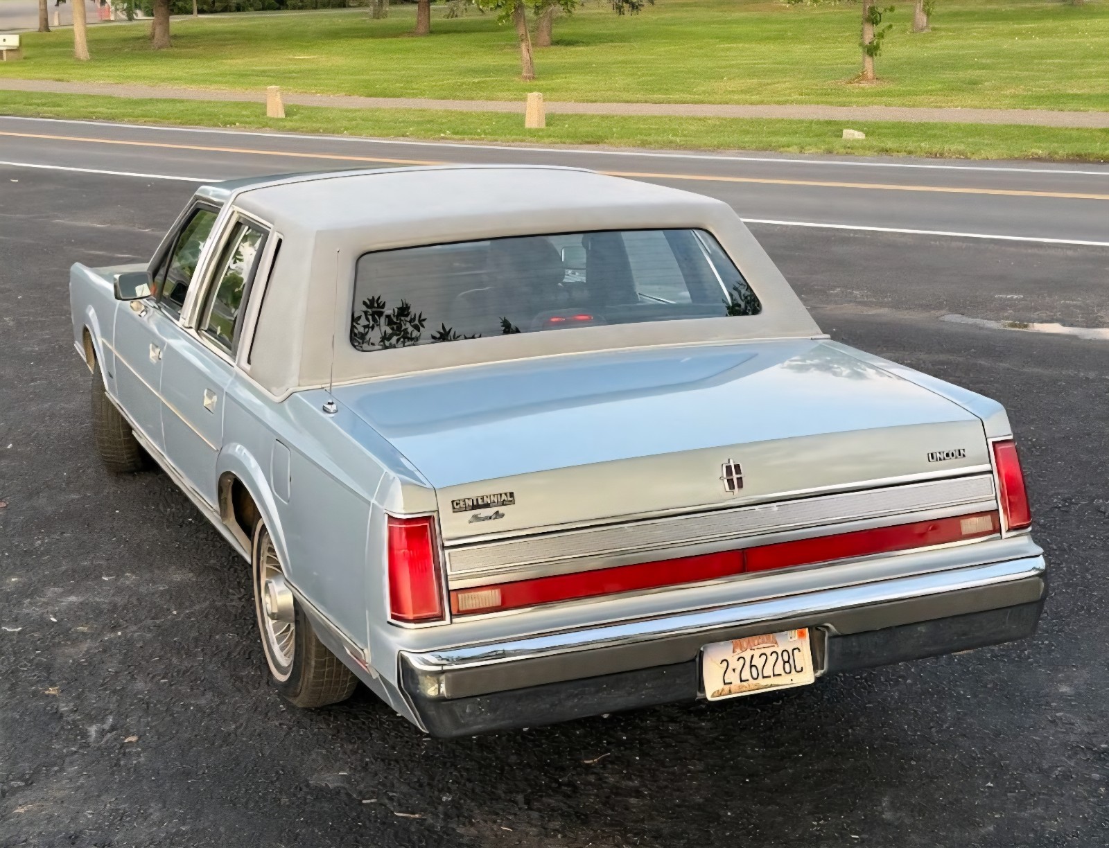 Lincoln-Town-Car-1989-Sedan-7