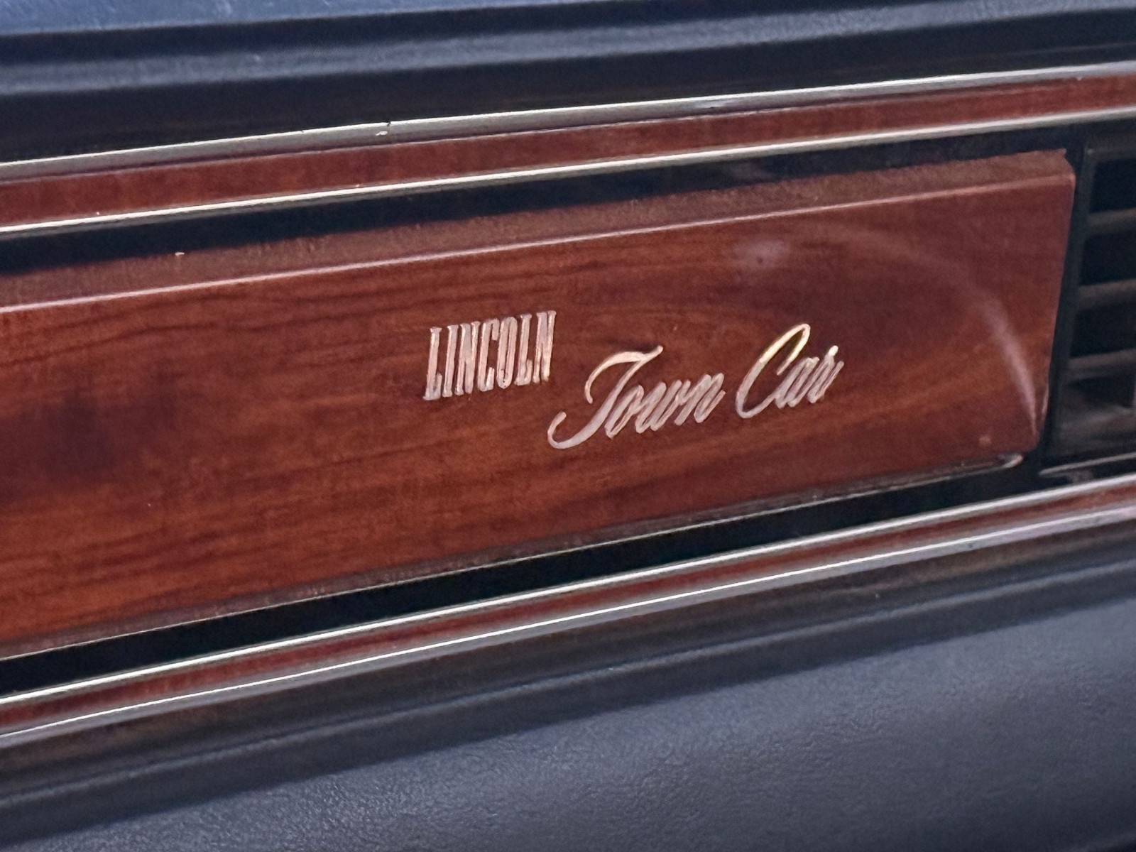 Lincoln-Town-Car-1989-Sedan-9