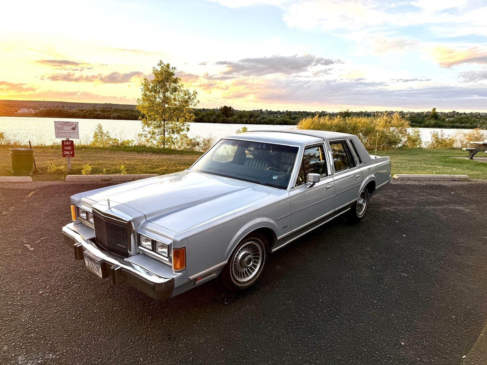Lincoln Town Car 1989 Sedan