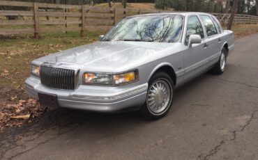 Lincoln-Town-Car-1996-Sedan