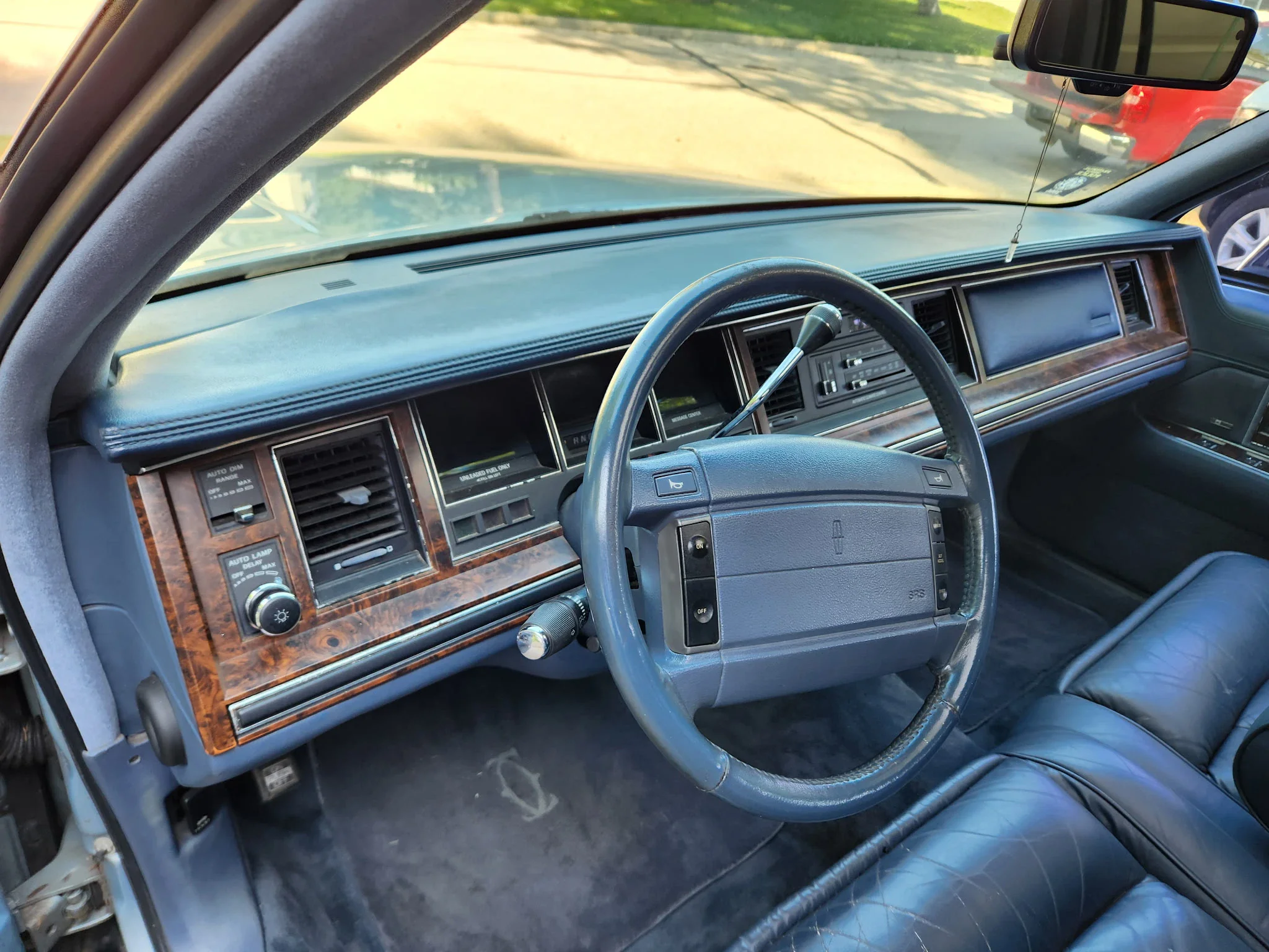 Lincoln-Town-car-cartier-1991-Blue-Blue-23