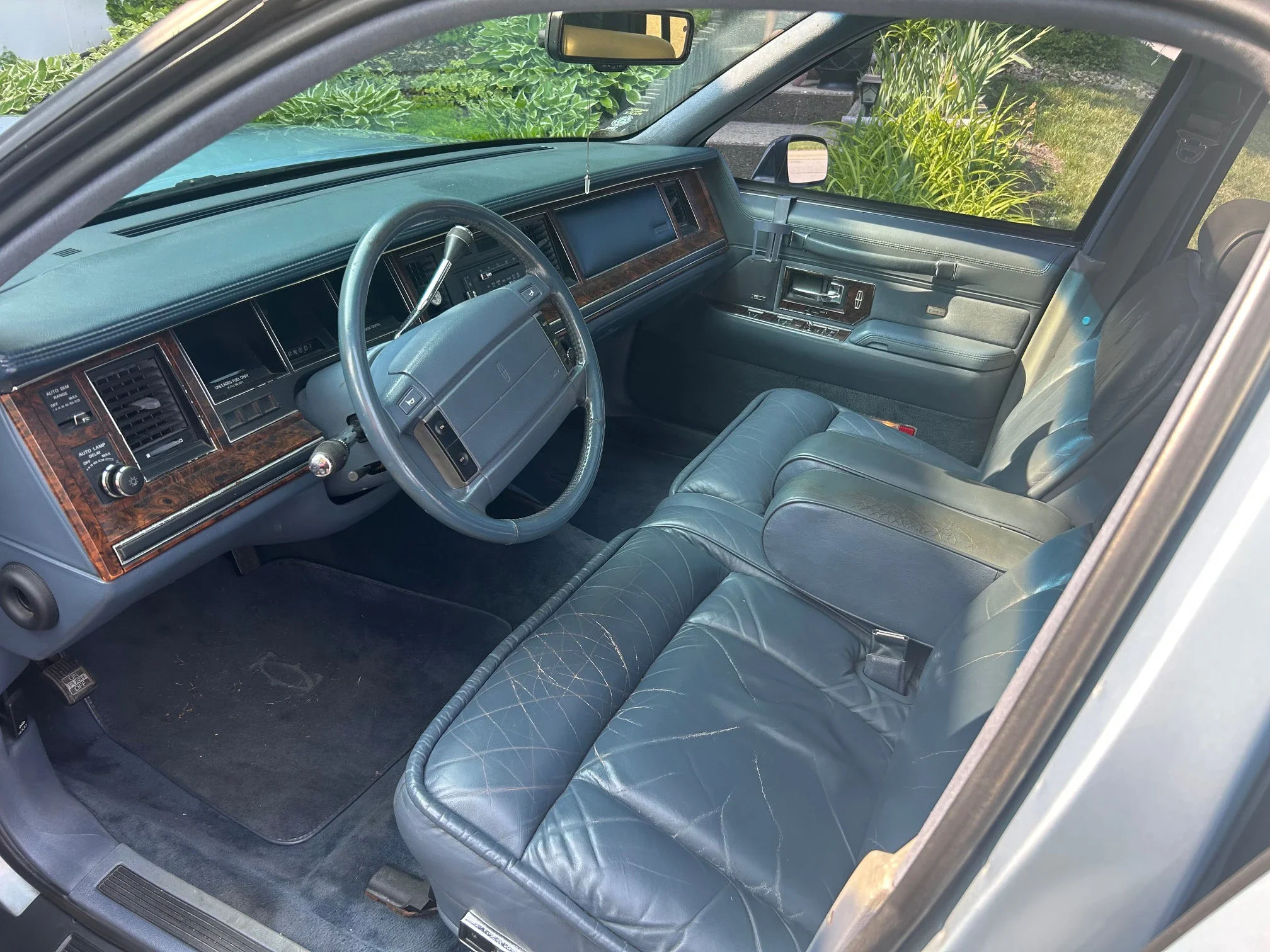 Lincoln-Town-car-cartier-1991-Blue-Blue-27