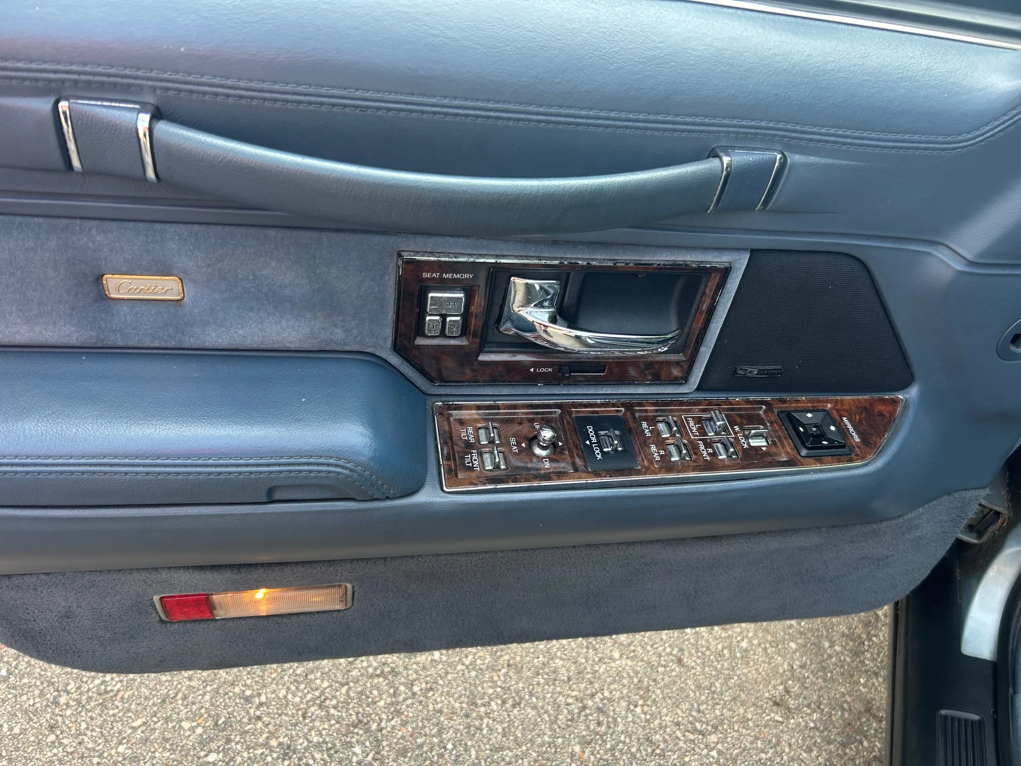 Lincoln-Town-car-cartier-1991-Blue-Blue-28