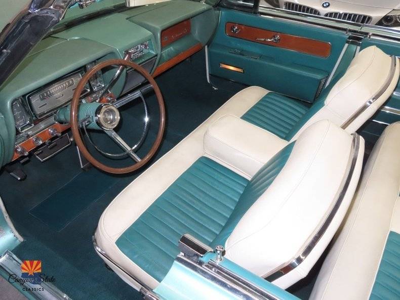 Lincoln-continental-1961-green-1