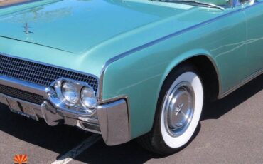 Lincoln-continental-1961-green-11