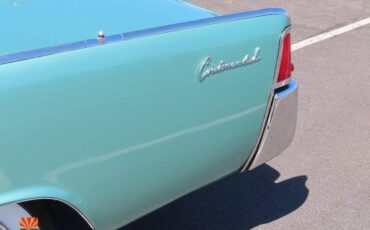 Lincoln-continental-1961-green-12