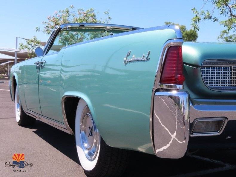 Lincoln-continental-1961-green-14