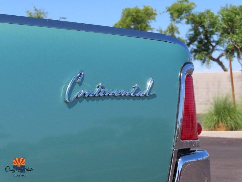 Lincoln-continental-1961-green-15