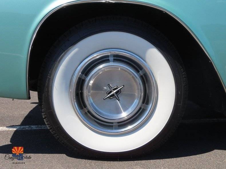 Lincoln-continental-1961-green-16
