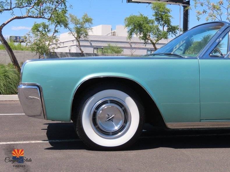Lincoln-continental-1961-green-17