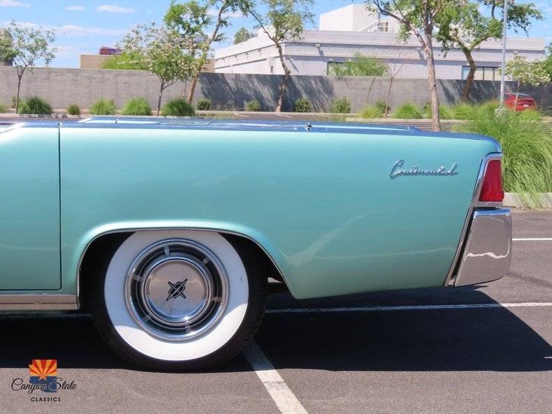 Lincoln-continental-1961-green-19