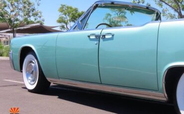 Lincoln-continental-1961-green-21