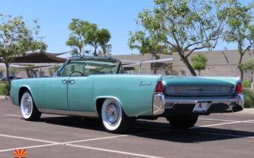 Lincoln-continental-1961-green-33
