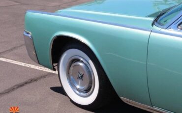 Lincoln-continental-1961-green-34