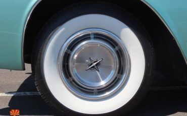 Lincoln-continental-1961-green-38
