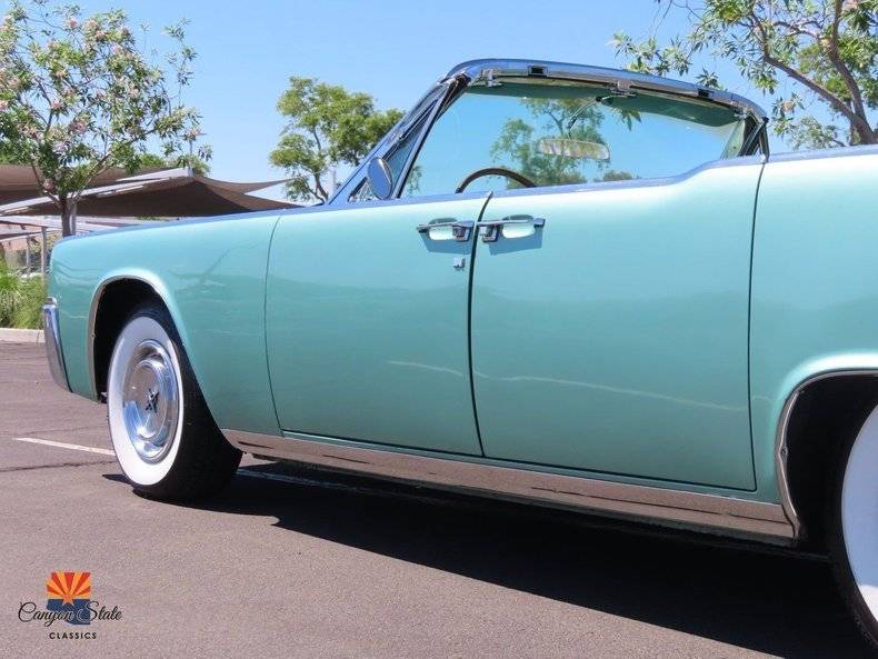 Lincoln-continental-1961-green-43