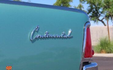 Lincoln-continental-1961-green-47