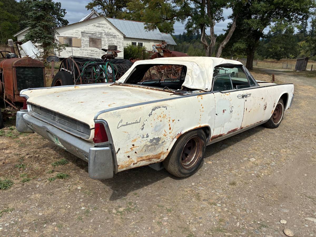 Lincoln-continental-1961-white-2