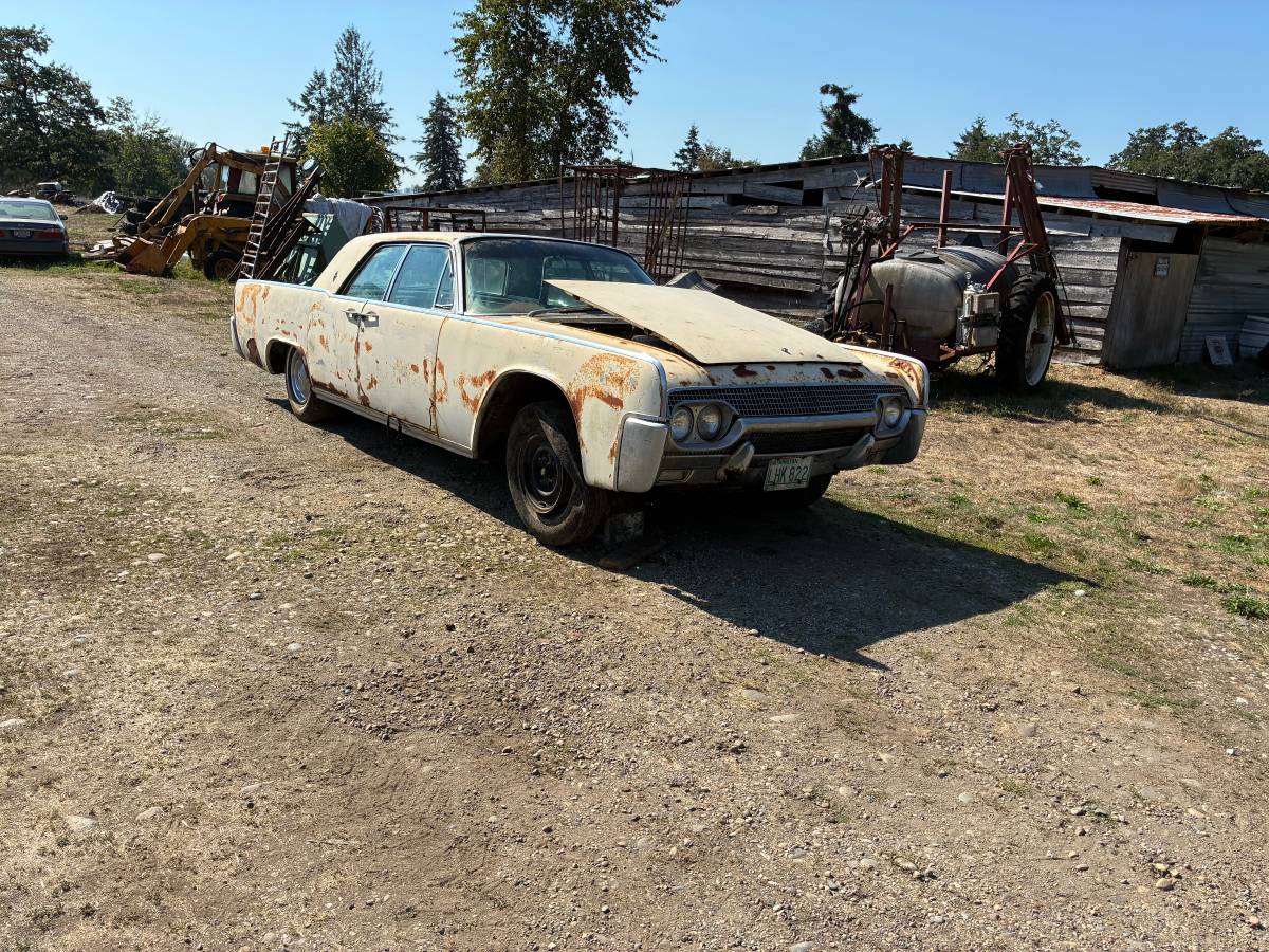 Lincoln-continental-1961-white-22