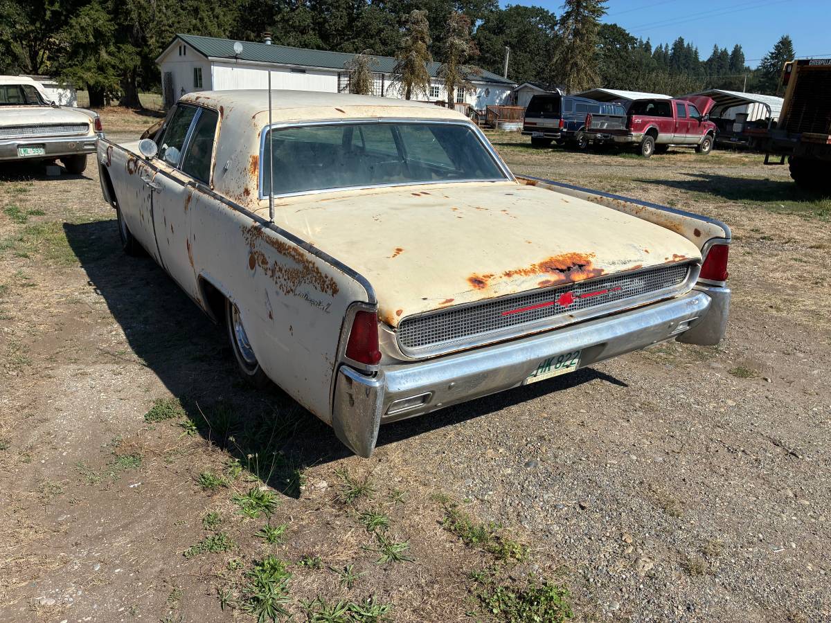 Lincoln-continental-1961-white-7