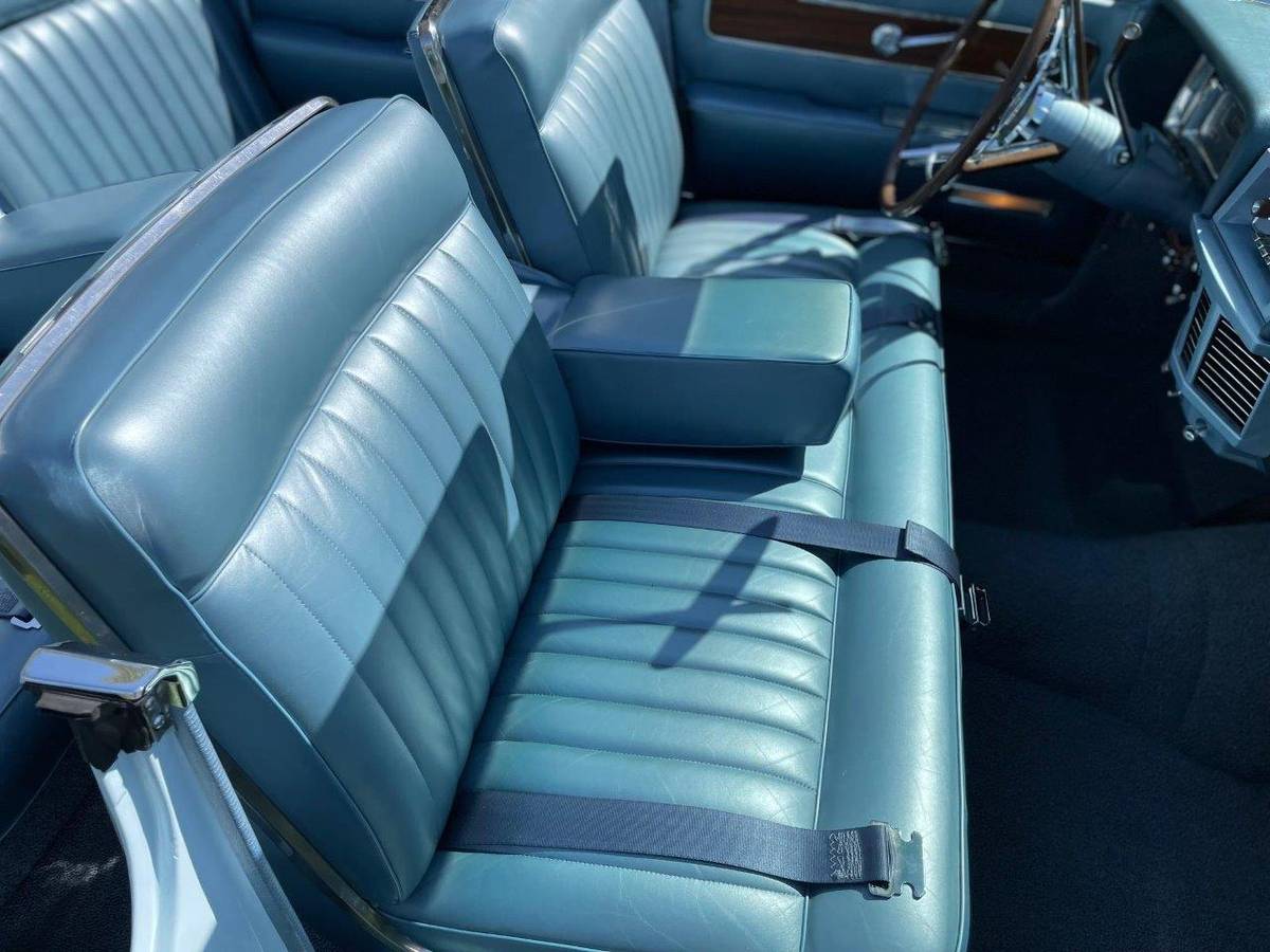 Lincoln-continental-1962-blue-1