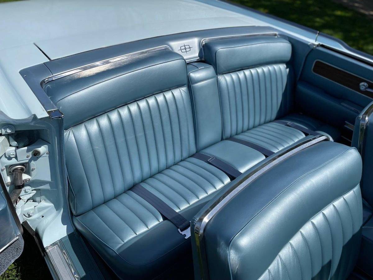 Lincoln-continental-1962-blue-3