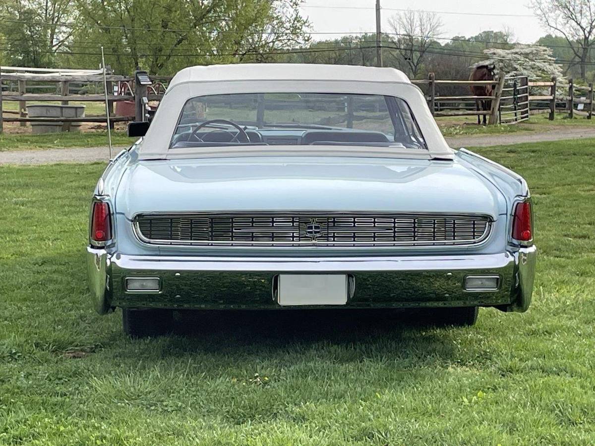 Lincoln-continental-1962-blue-7