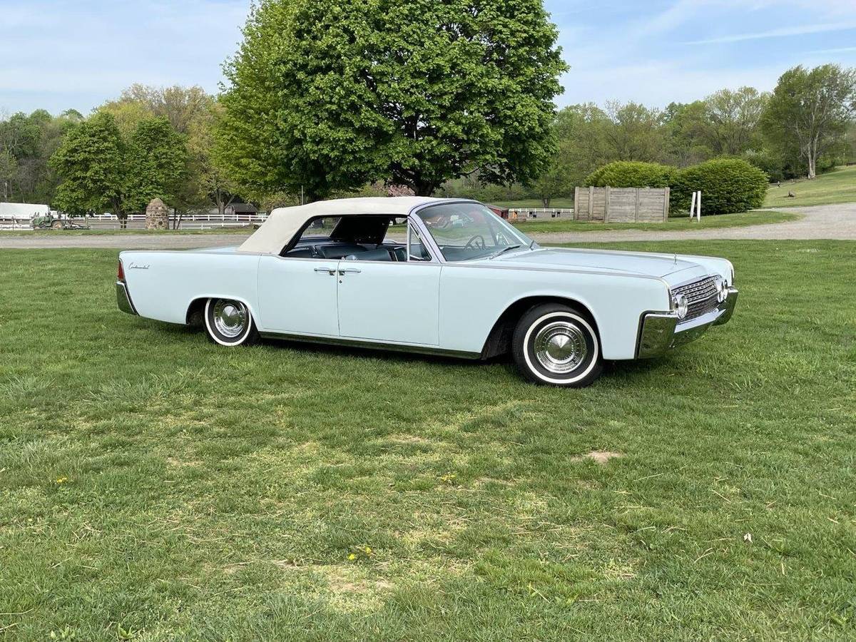Lincoln-continental-1962-blue