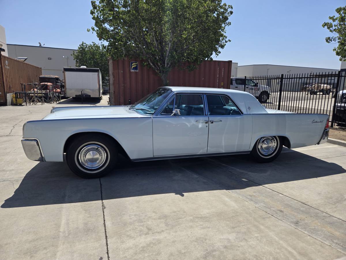 Lincoln-continental-1962-white-12