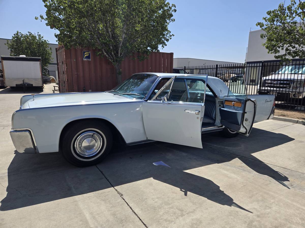 Lincoln-continental-1962-white-4