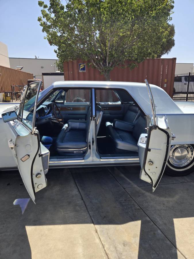 Lincoln-continental-1962-white-5