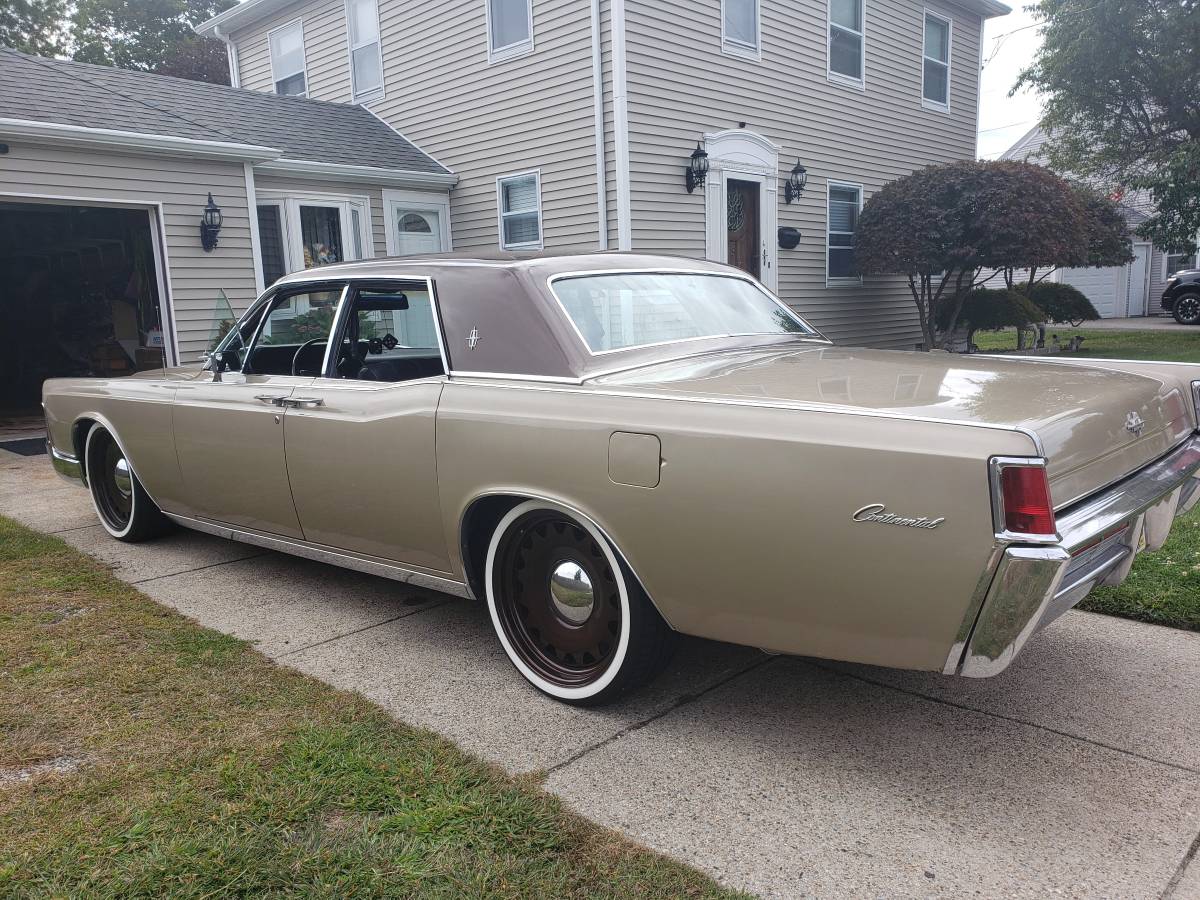 Lincoln-continental-1968-11
