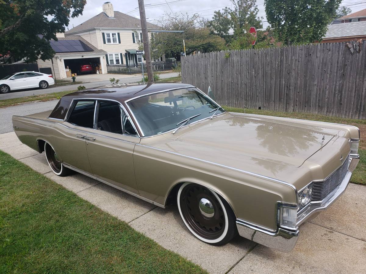 Lincoln-continental-1968-2