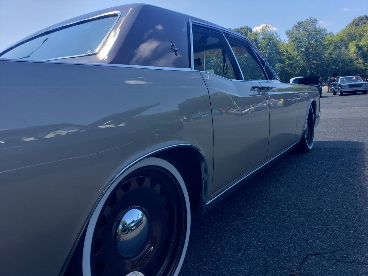Lincoln-continental-1968-9