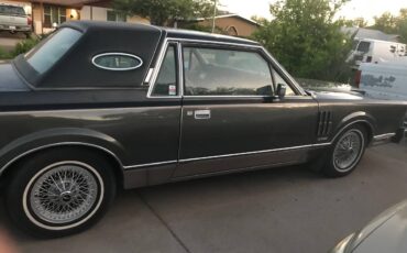 Lincoln-continental-1970-2