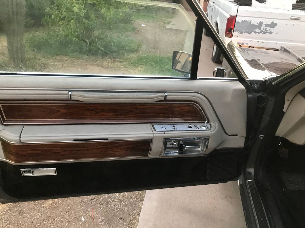 Lincoln-continental-1970-7