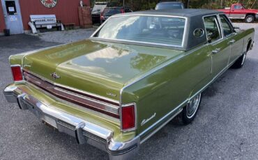 Lincoln-continental-1975-green-1