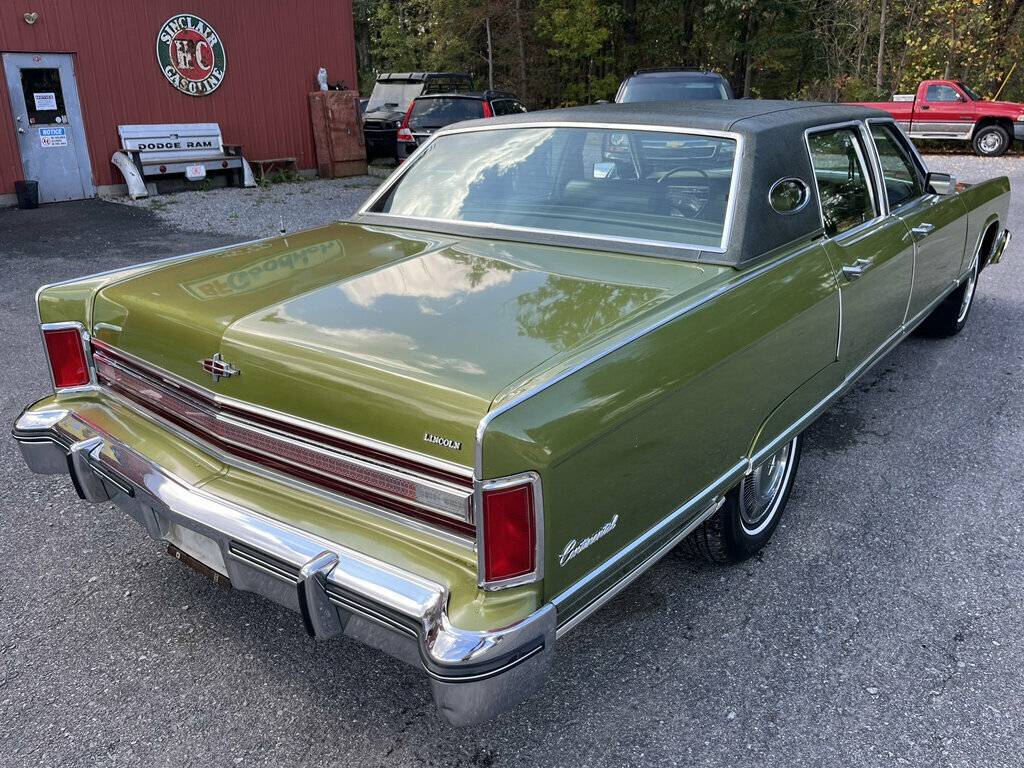 Lincoln-continental-1975-green-1