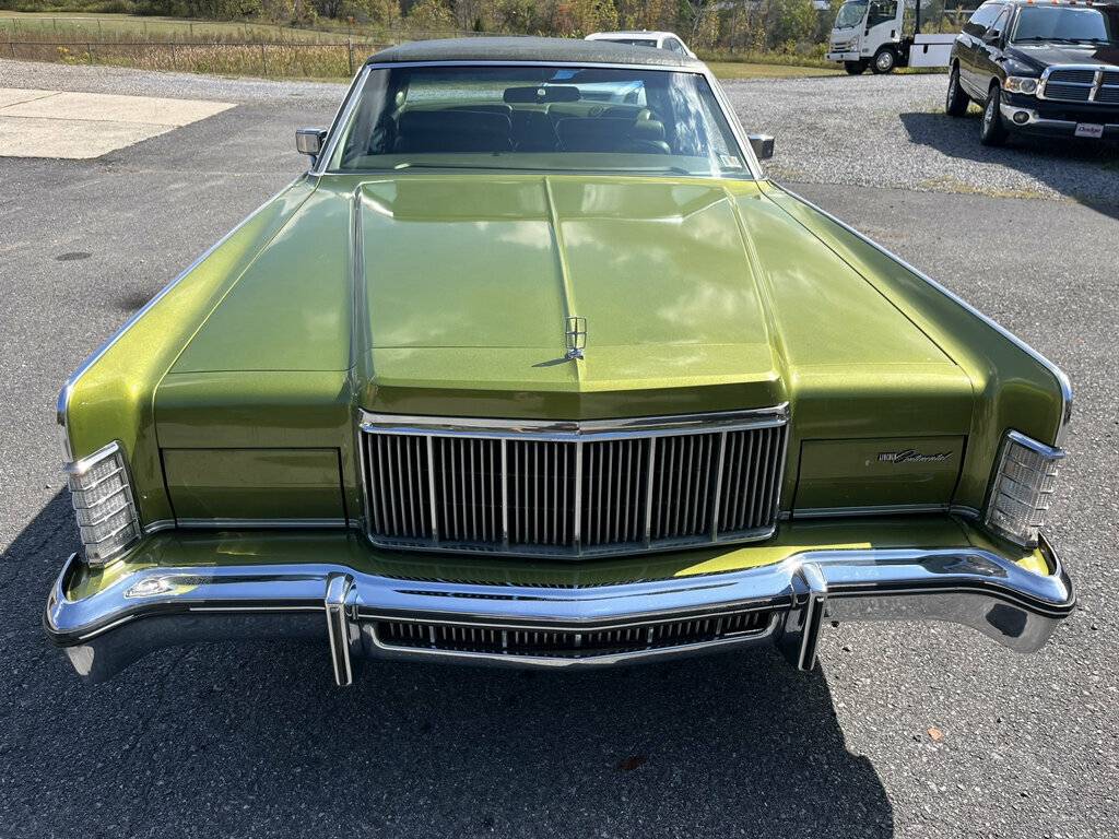Lincoln-continental-1975-green-11
