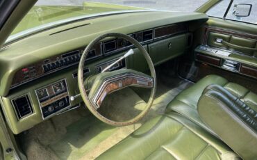 Lincoln-continental-1975-green-14