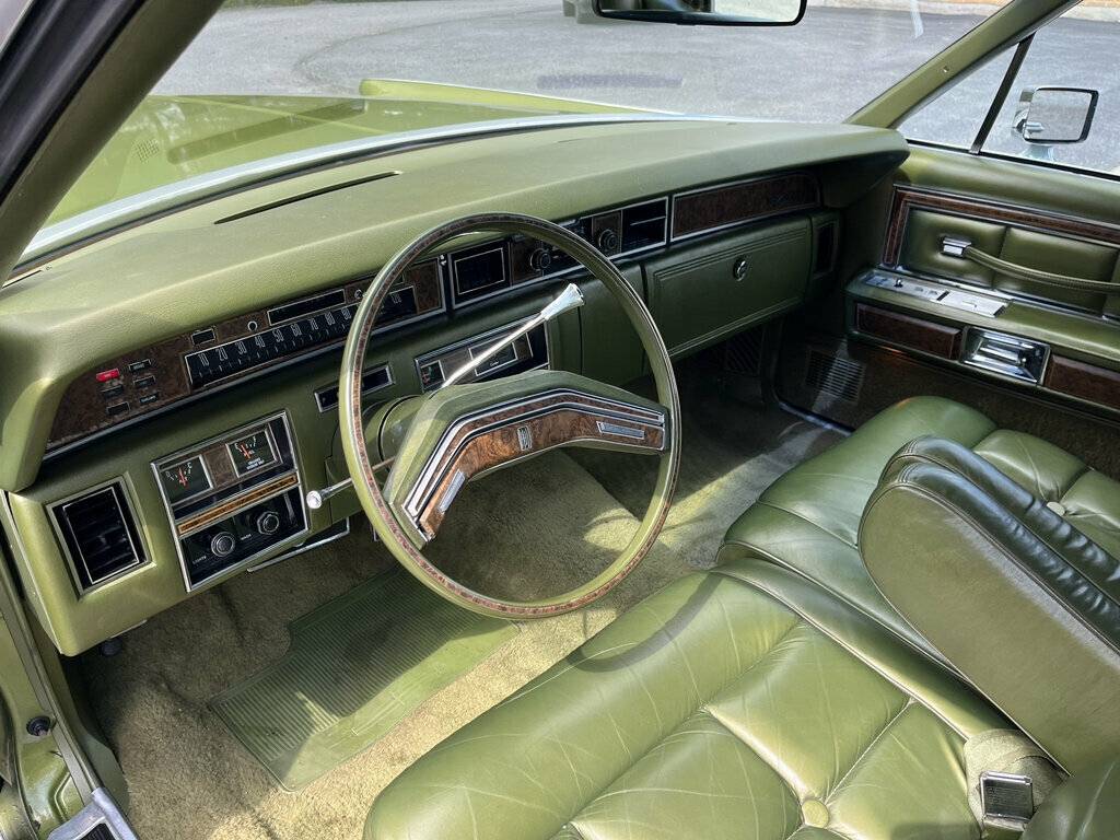 Lincoln-continental-1975-green-14