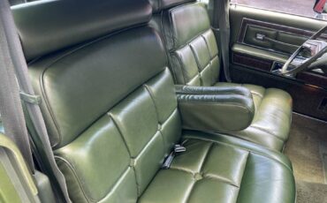 Lincoln-continental-1975-green-17