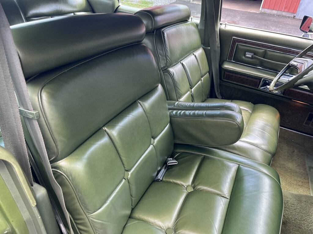 Lincoln-continental-1975-green-17