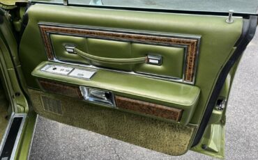 Lincoln-continental-1975-green-18