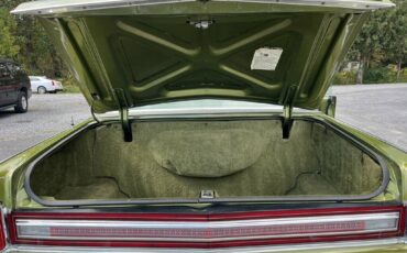 Lincoln-continental-1975-green-20