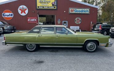 Lincoln-continental-1975-green-22