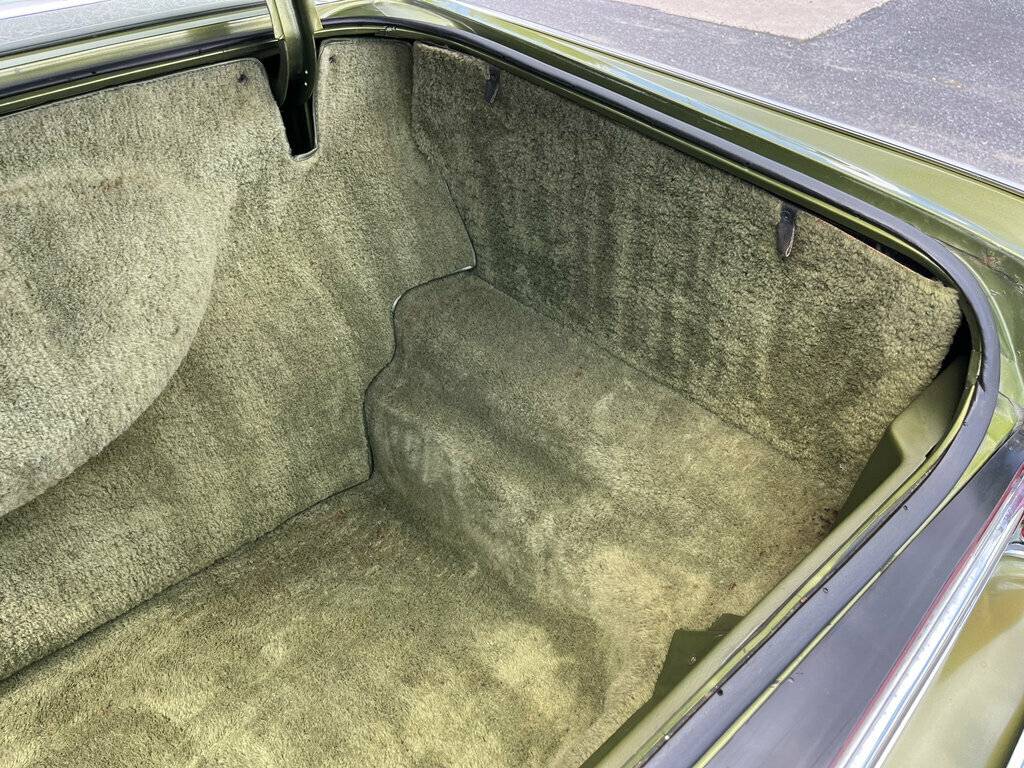 Lincoln-continental-1975-green-23