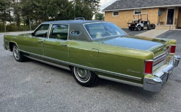 Lincoln-continental-1975-green-3