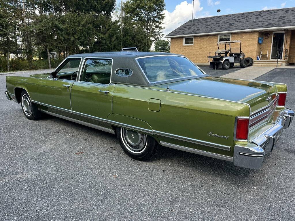 Lincoln-continental-1975-green-3
