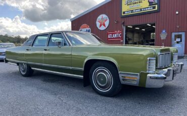 Lincoln-continental-1975-green